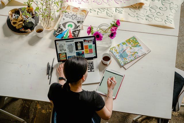Pixels, paletten en persoonlijke groei: Een gids voor digitaal visueel dagboeken